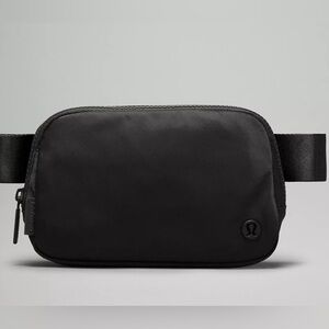 LULULEMON EVERYWHERE BLACK BELT BAG NEW